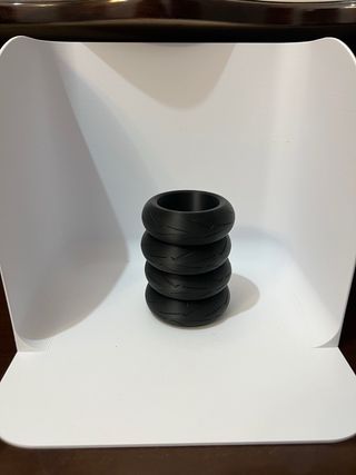 Porta penne a forma di gomma moto