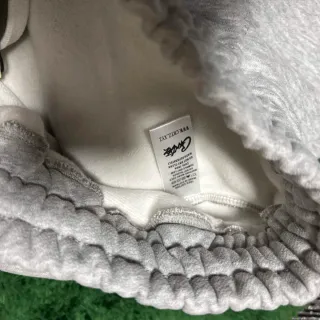 Pantalón Corteiz HMP Essentials Gris blanco oferta