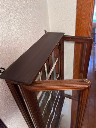 Vitrina madera 4 baldas cristal