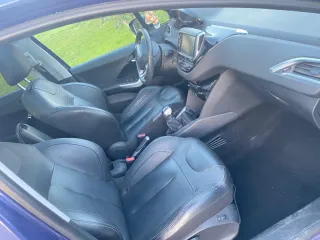 Peugeot 208 ALLURE vti 120 / 1.6 2012