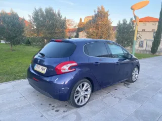 Peugeot 208 ALLURE vti 120 / 1.6 2012