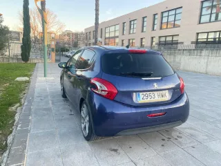 Peugeot 208 ALLURE vti 120 / 1.6 2012