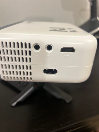 Mini Proyector VOPLLS con Trípode y Mando