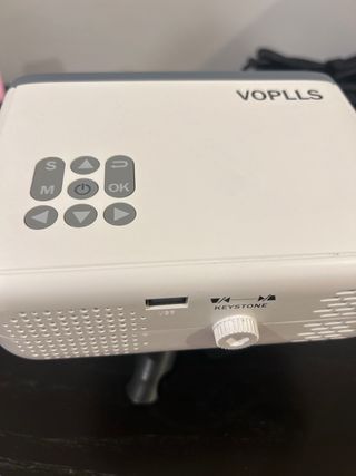 Mini Proyector VOPLLS con Trípode y Mando