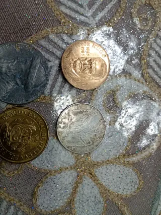 Lotto di 3 monete e 1 medaglie