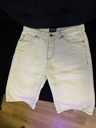 Pantalón corto de vestir. Hombre.