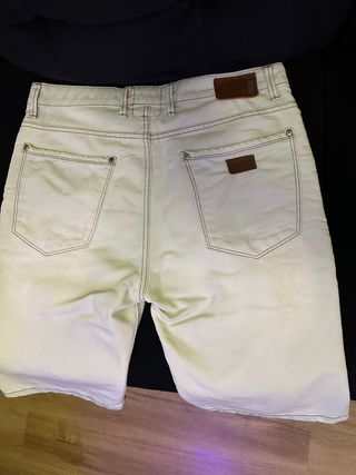 Pantalón corto de vestir. Hombre.