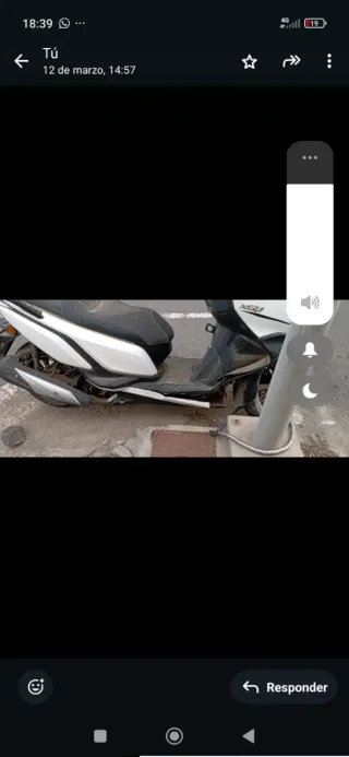 Moto Scooter Daelyn Negra y Blanca