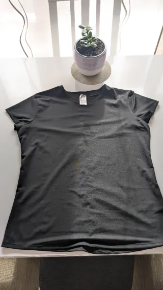 2 Camisetas de running negras para mujer.