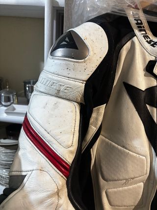Mono Dainese Laguna Seca Blanco 2 Piezas talla 52
