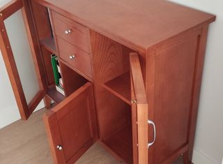 Aparador de Madera con Puertas de Cristal