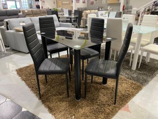 Nuevo conjunto comedor con rebaja y diseño limpio