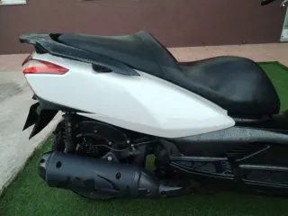 Kymco Superdink 125cc Blanca y Negra