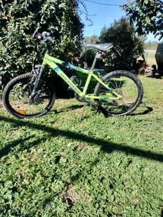 Bicicleta infantil Rockrider verde