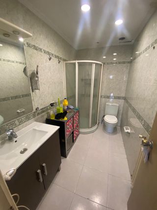 Se alquila habitacion con baño privado