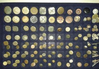 COLECCION DE ANTIGUOS BOTONES.