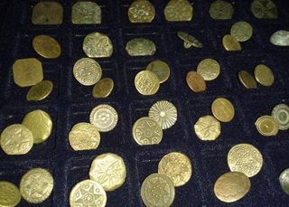 COLECCION DE ANTIGUOS BOTONES.