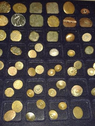 COLECCION DE ANTIGUOS BOTONES.