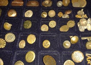 COLECCION DE ANTIGUOS BOTONES.