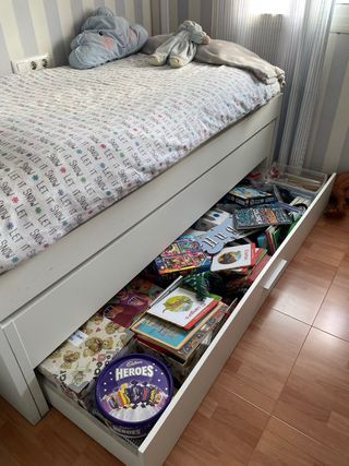 2 camas con cajonera (sin colchones)