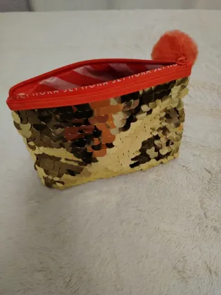 Neceser Sephora Dorado con Pompón Naranja