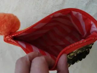 Neceser Sephora Dorado con Pompón Naranja