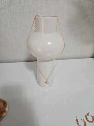 Conjunto Collar, Brazalete y Pendientes Dorados