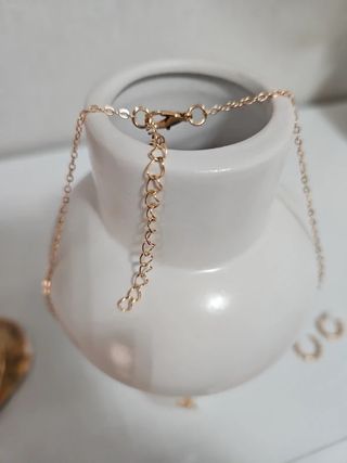 Conjunto Collar, Brazalete y Pendientes Dorados