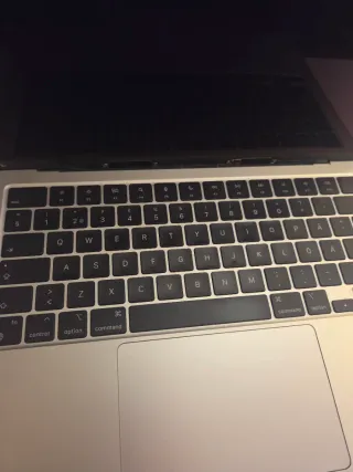 MacBook air m2 pantalla rota