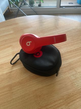 Cascos Beats inalámbricos rojos, no tengo el cable