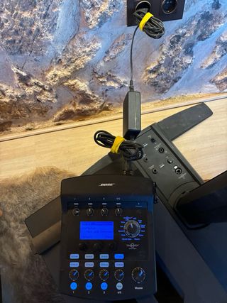 Bose L1 Model II + ToneMatch T1 + fundas originale