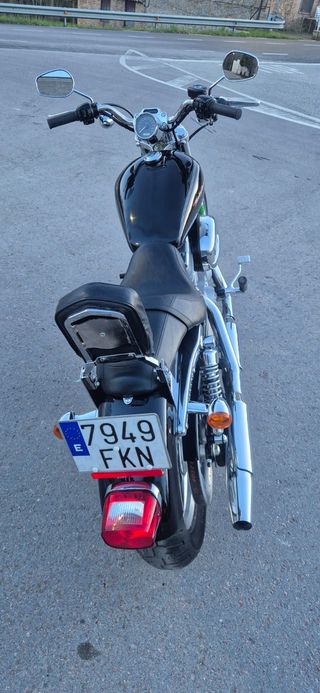 HARLEY-DAVIDSON 883 CUSTOM