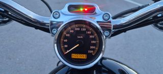 HARLEY-DAVIDSON 883 CUSTOM