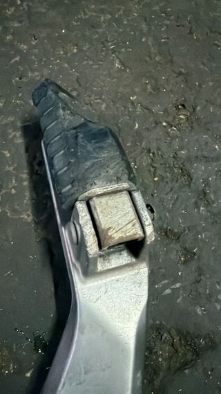 Soporte Estribo Izq Kawasaki ER500 2006