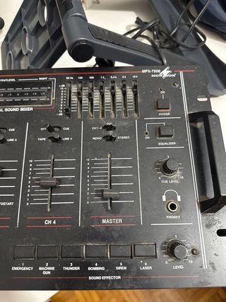 Mesa de Mezclas DJ Profesional MPX-7500 Monacor.