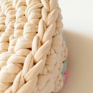 Cesto uncinetto rosa e beige