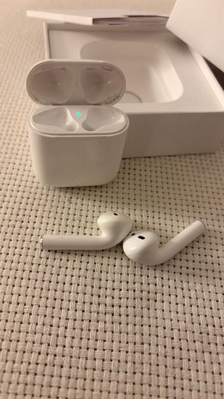 AirPods,
