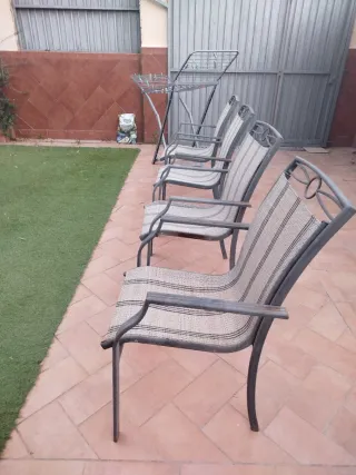 Mesa de cristal con 4 sillas de regalo