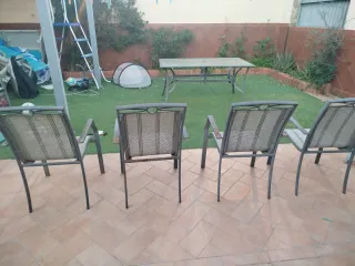 Mesa de cristal con 4 sillas de regalo