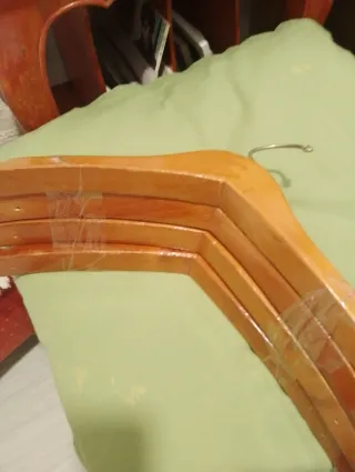 4 perchas de madera Ralph Lauren