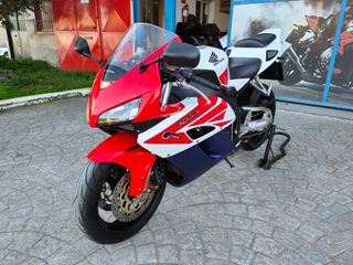 MOTO--HONA CBR 1000 RR--59000 KM AÑO 2004