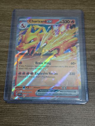 Carta Pokémon Charizard EX 330 HP
