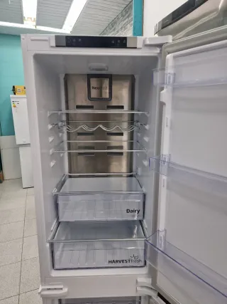 Nevera beko 1.80m por 54cm