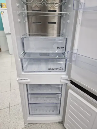 Nevera beko 1.80m por 54cm