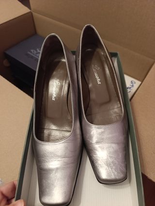 Zapatos tacón plateados punta cuadrada
