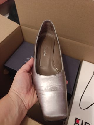 Zapatos tacón plateados punta cuadrada