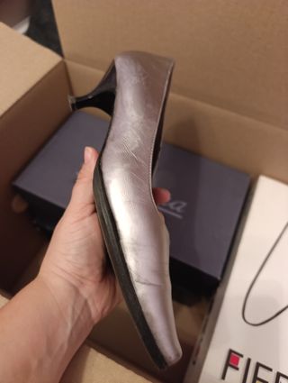 Zapatos tacón plateados punta cuadrada