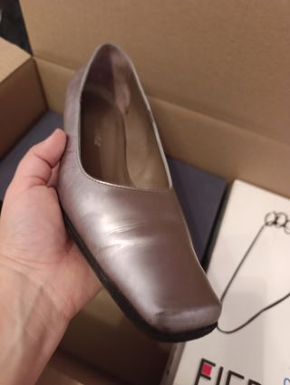 Zapatos tacón plateados punta cuadrada