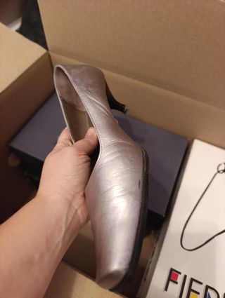 Zapatos tacón plateados punta cuadrada