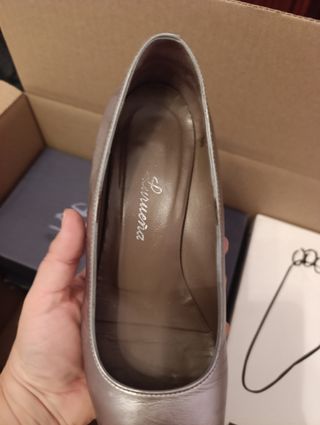 Zapatos tacón plateados punta cuadrada